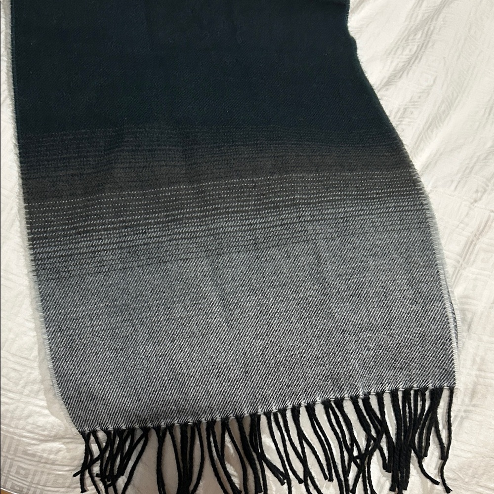 Elegant Black and Gray Men’s Scarf